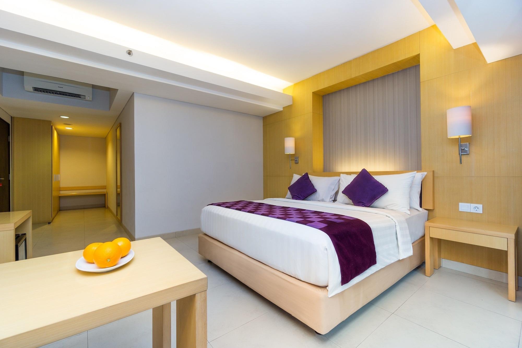 Quest Hotel Kuta By Aston Exterior photo