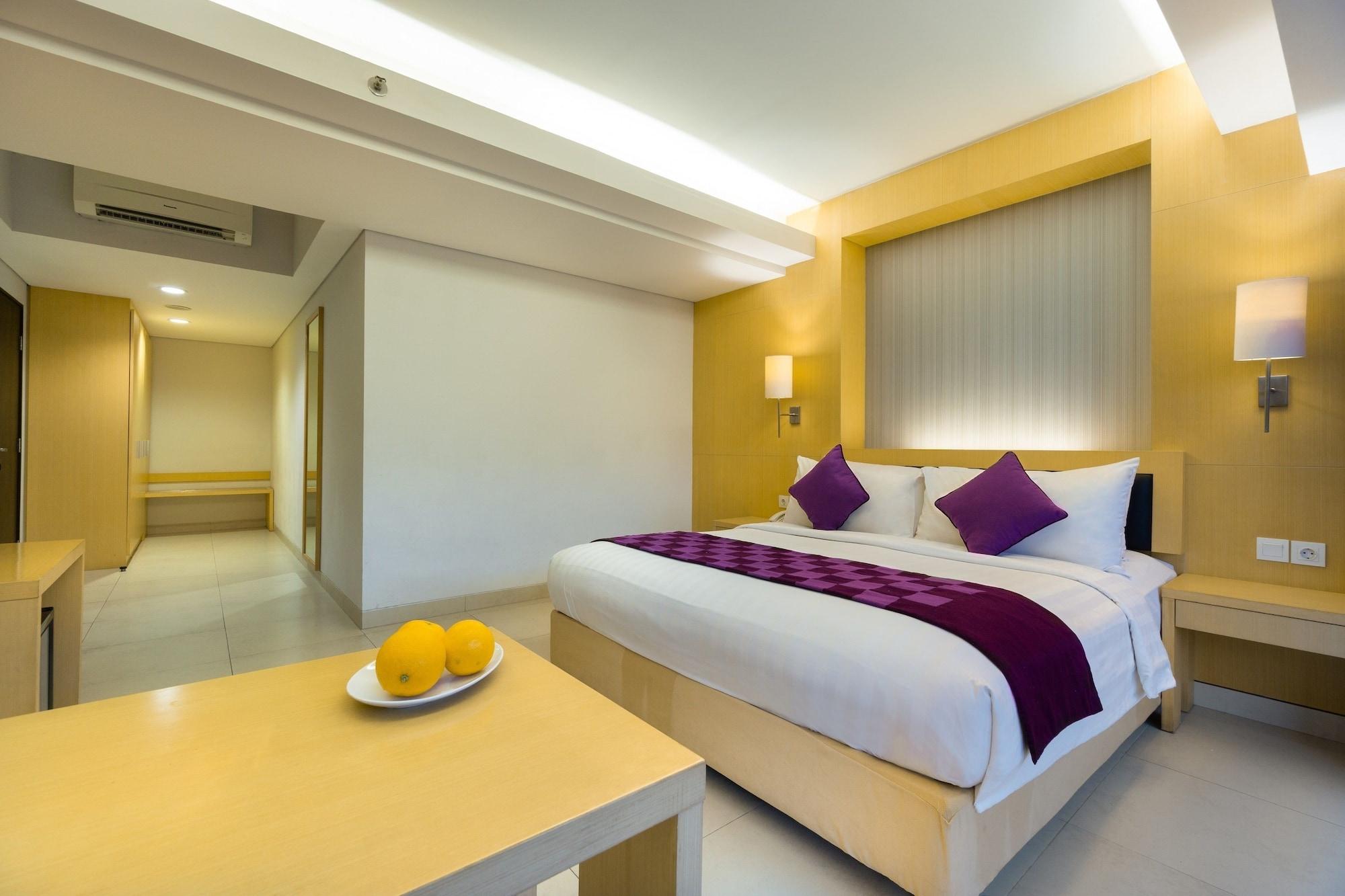 Quest Hotel Kuta By Aston Exterior photo