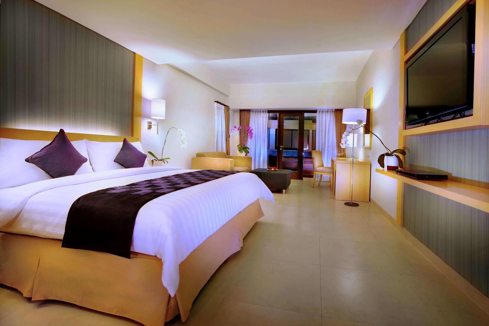 Quest Hotel Kuta By Aston Exterior photo