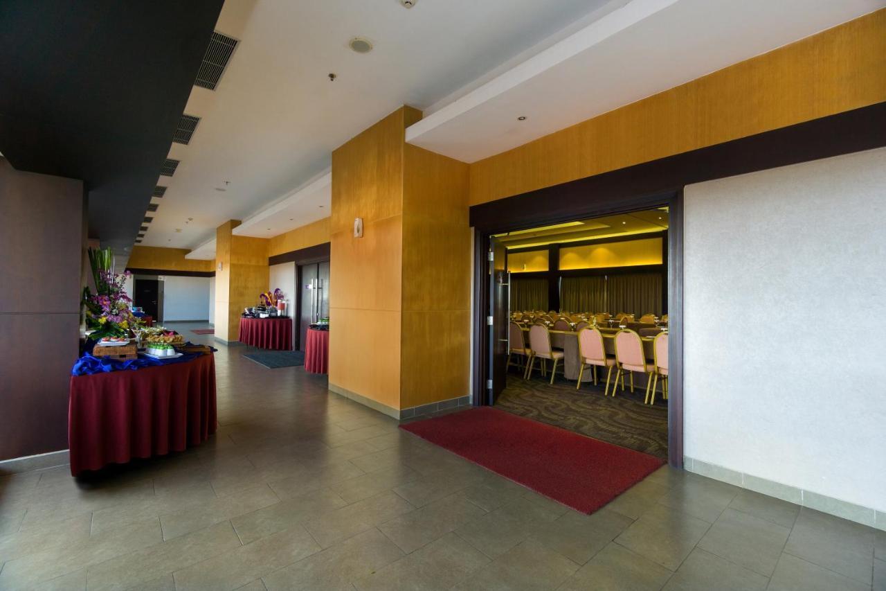 Quest Hotel Kuta By Aston Exterior photo
